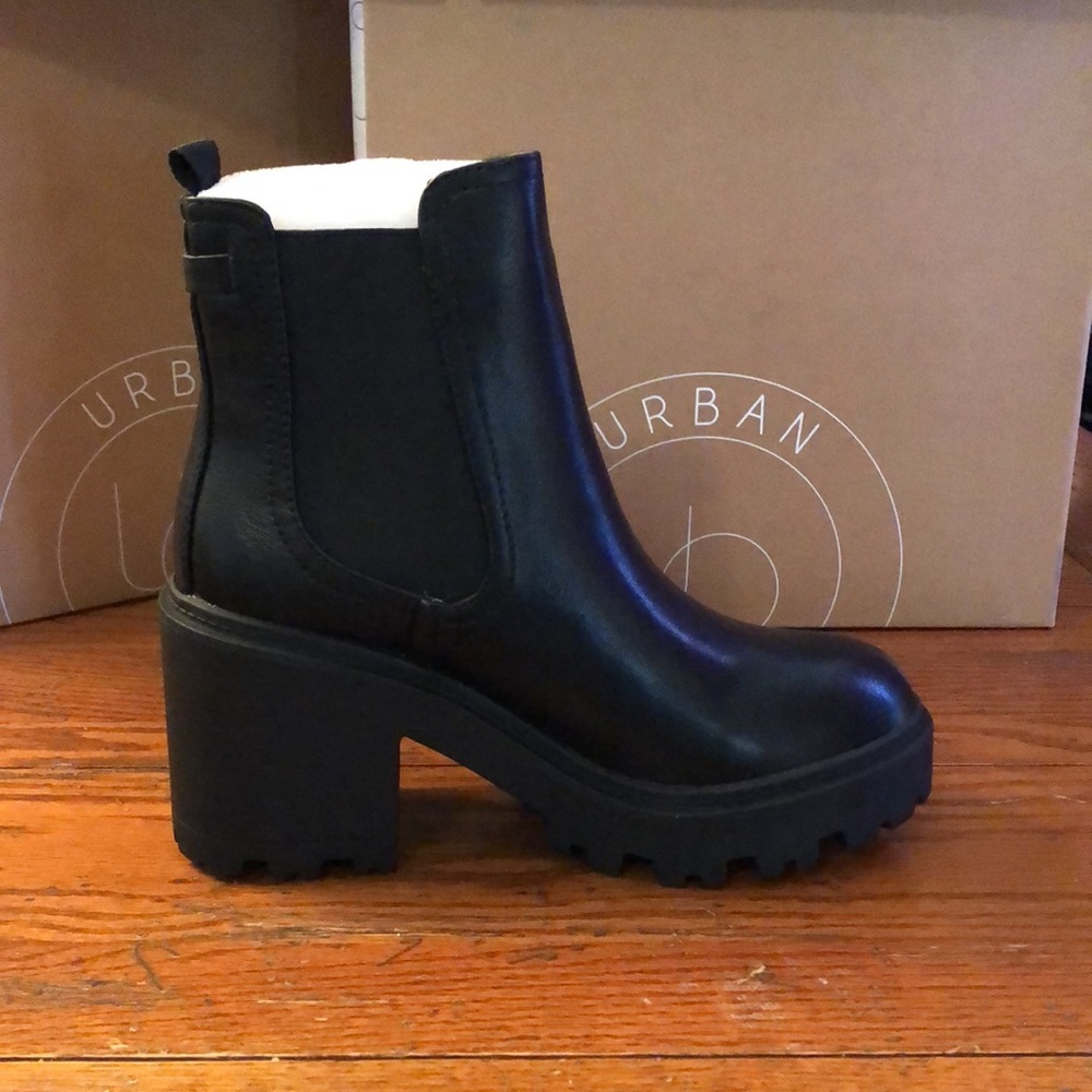 UO Chloe Chelsea Boot - Picture 8 of 8